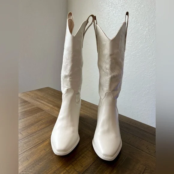 NWT White cowboy boots - Picture 2 of 6